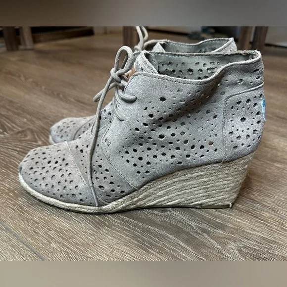 TOMS Laser cut Suede Wedge Booties • Espadrille - Picture 5 of 13